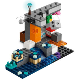LEGO MINECRAFT 21274 Spotkanie ze strażnikiem