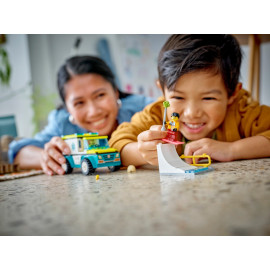 LEGO CITY 60403 Karetka i snowboardzista