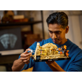 LEGO STAR WARS 75380 Diorama: Wyścig ścigaczy w Mos Espa™